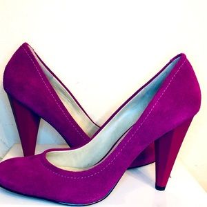 Beautiful ladies suede pumps!